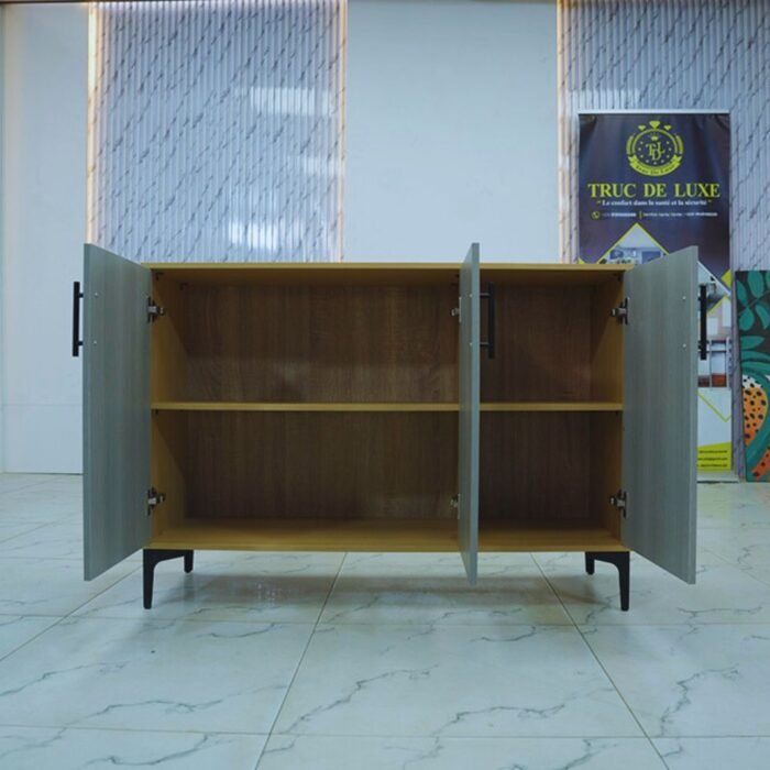 Buffet moderne gris graphite avec trois portes ouvertes révélant un intérieur en bois de chêne avec étagères.